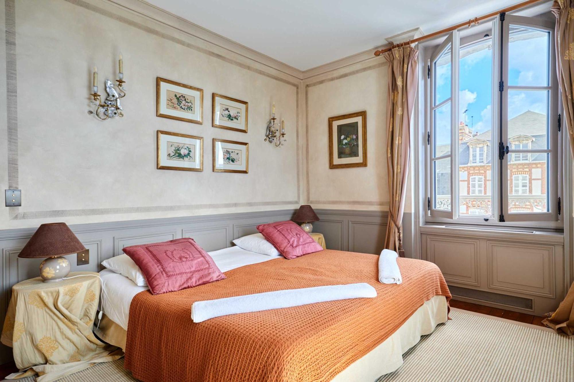 Luxurious 4 Bedroom Duplex, 200M From Place Morny Deauville Zewnętrze zdjęcie